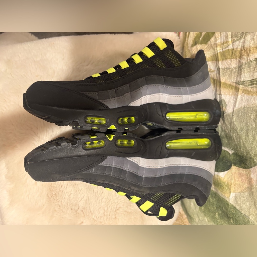 Nike Air Max 95 OG 2015 Neon 2015 *New without tags or box * - Picture 2 of 16